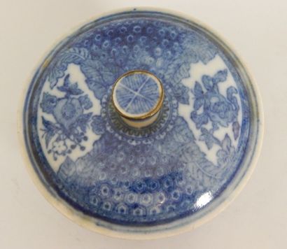 Pot couvert en porcelaine à décor «Bleu de...
