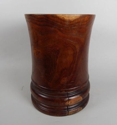 «Bitong», pot à pinceaux en bois. (Fêle)....