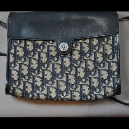 CHRISTIAN DIOR
SAC de dame en tissu monogrammé....