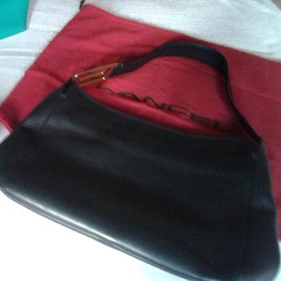 LANCEL
SAC d'épaule en cuir noir, anse ornée...