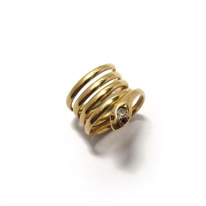 BAGUE en or jaune 18k (750/°°), stylisant...