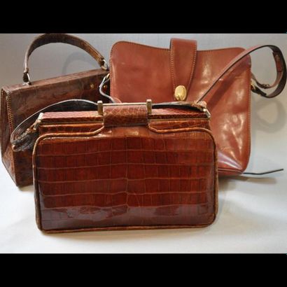 3 SACS en cuir. (Etat porté)