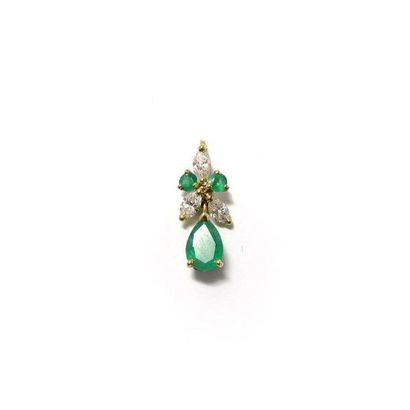 PENDENTIF en or jaune 18k (750/°°), ornée...