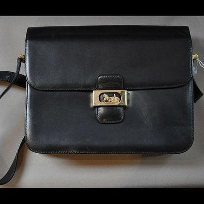 CELINE
SAC de dame en cuir noir, avec attributs...