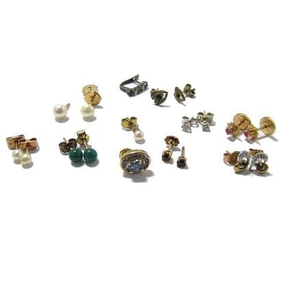 LOT en or 18k (750/°°), composé de clous...