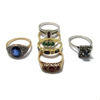 Lot en or 18k (750/°°) composé de 6 BAGUES...