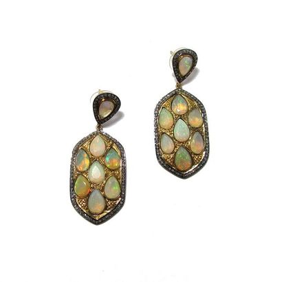 Paire de PENDANTS D'OREILLES en vermeil (925/°°),...