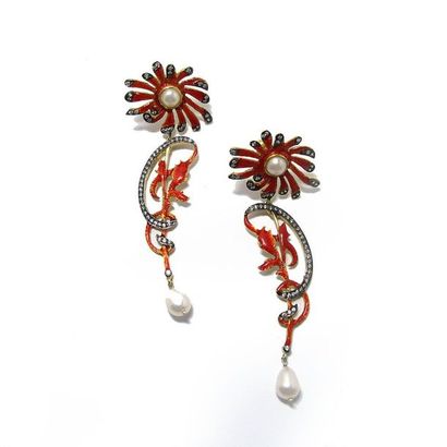 Paire de PENDANTS D'OREILLES en argent noirci...