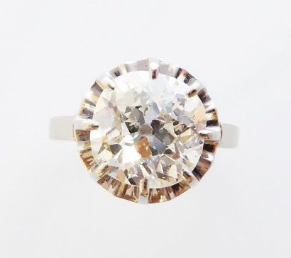Solitaire monté sur or blanc 750/°° et platine.
Diamant...