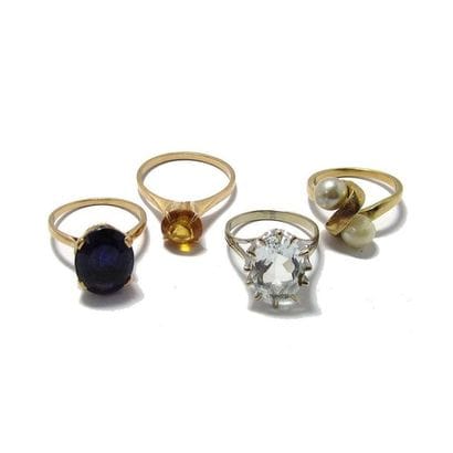 Lot composé de 4 BAGUES en or 18k (750/°°),...