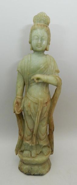 Bodhisattva debout sur une base recouverte...