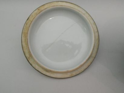 Bol couvert en porcelaine à décor en bleu...
