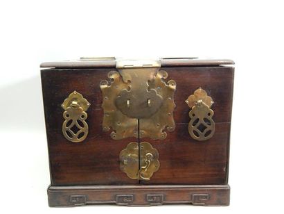 Coffret à bijoux en bois ouvrant par un abattant,...