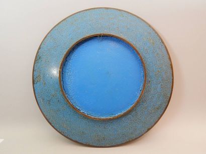 Plat en émaux cloisonné à décor de quatre...