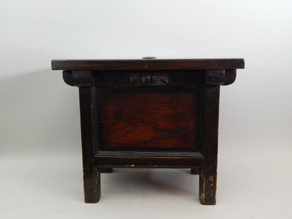 Petite table coffre en bois.
JAPON. Début...