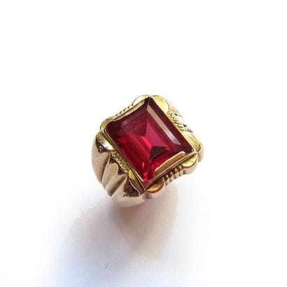 BAGUE chevalière en or jaune 18k (750/°°),...