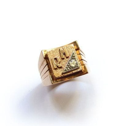 BAGUE chevalière en or jaune 18k (750/°°),...