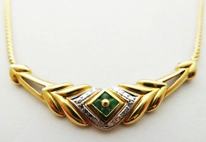 Collier en or 750/°° à motif central rehaussé...