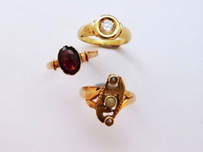 Lot comprenant : 

-une bague en or 750/°°...