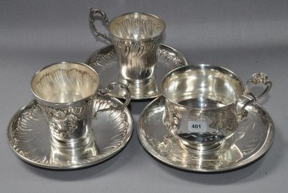 Lot comprenant:

une paire de tasses et sous...