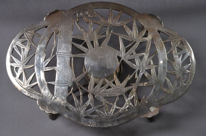 Chauffe-plat en métal argenté à décor ajouré...