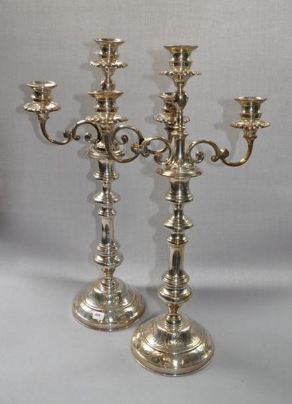 Paire de flambeaux à trois lumières en métal...