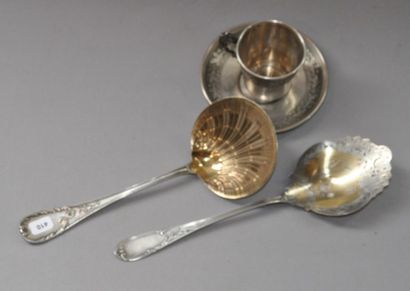 Lot de deux pelles à fruits en argent et...