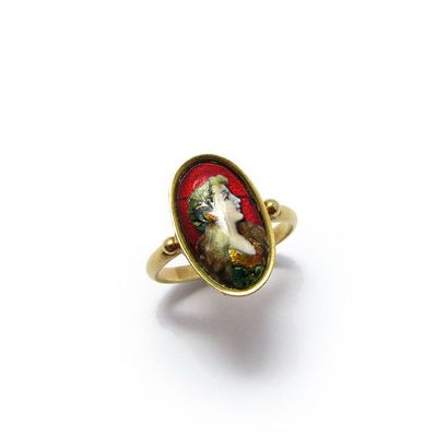 BAGUE en or jaune 18k (750/°°), ornée d'une...