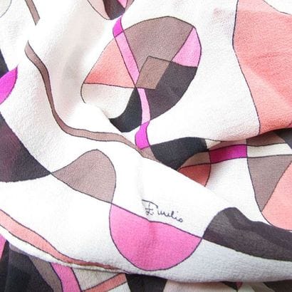 Emilio PUCCI


FOULARD en soie beige, à décor...