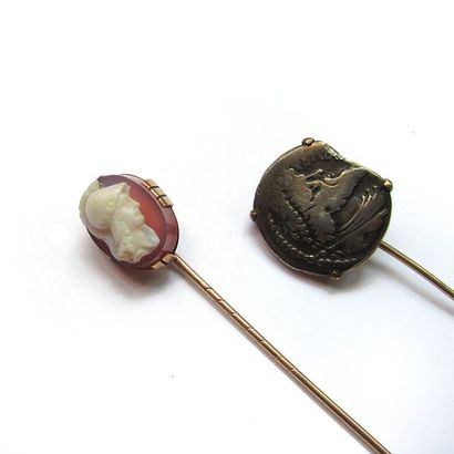 EPINGLE DE CRAVATE en or jaune 18k (750/°°),...