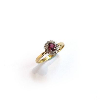 BAGUE en or jaune 18k (750/°°) et platine,...