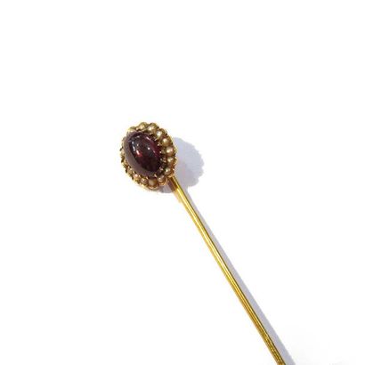 EPINGLE DE CRAVATE en or jaune 18k (750/°°),...