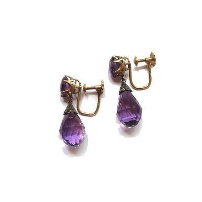Paire de PENDANTS D'OREILLES en or jaune...