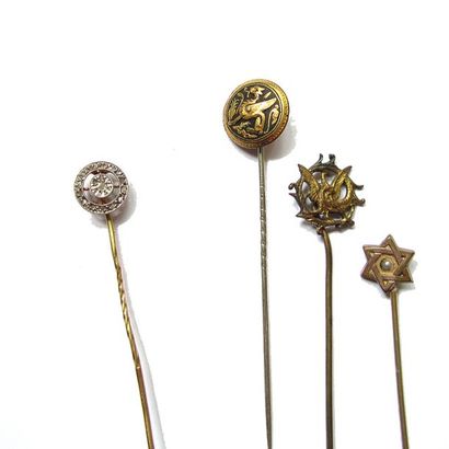 EPINGLE DE CRAVATE en or jaune 18k (750/°°),...