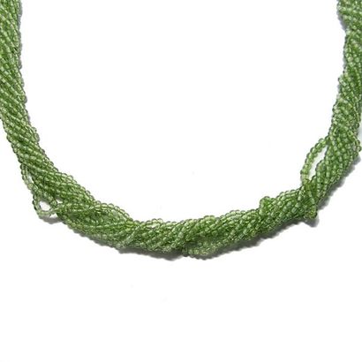 COLLIER composé d'une torsade de 8 rangs...