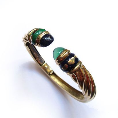 BRACELET jonc rigide ouvert en or jaune 18k...