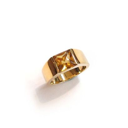 CARTIER


BAGUE en or jaune 18k (750/°°),...