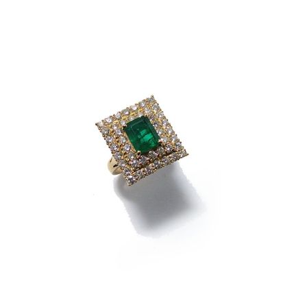 BAGUE en or jaune 18k (750/°°), ornée d'une...