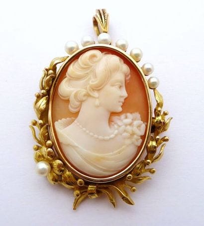 Broche pendentif camée coquille, monture...