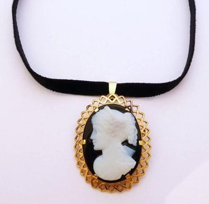 Pendentif camée en agate représentant un...