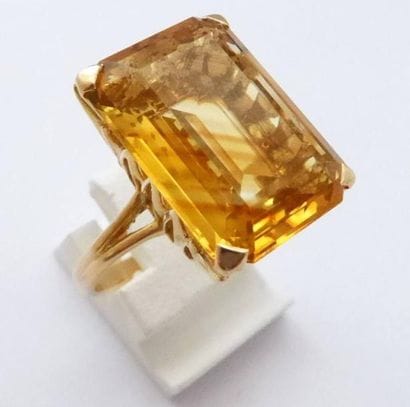 Importante bague or 750/°° sertie d'une citrine...