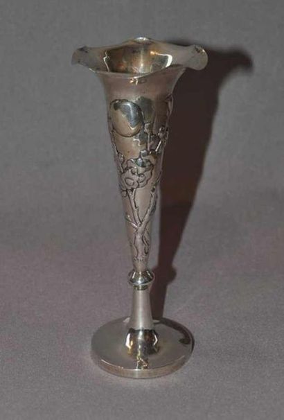 Vase corole en argent (925/1000e) à décor...