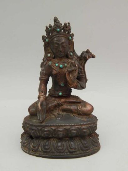 Tara assise en padmasana sur un double socle...