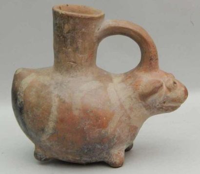 Vase à anse et goulot en terre cuite beige...