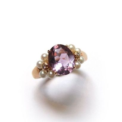 BAGUE en or rose 18k (750/°°), ornée d'une...