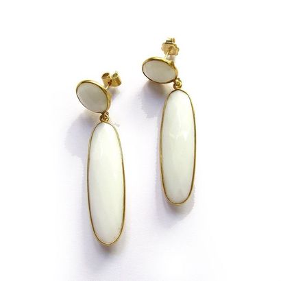Paire de PENDANTS D'OREILLES en vermeil (925/°°),...