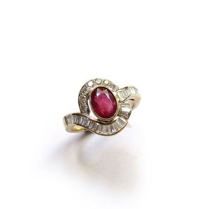 BAGUE tourbillon en or jaune 18k (750/°°),...