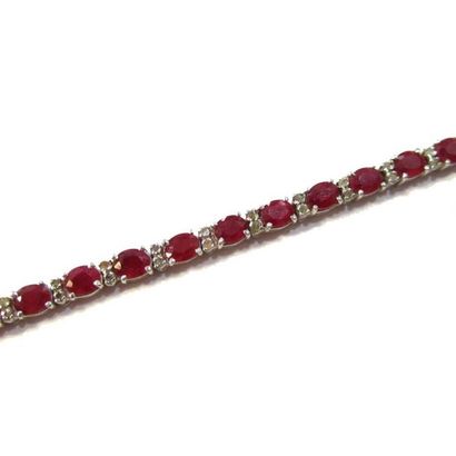 BRACELET articulé en argent (925/°°), orné...