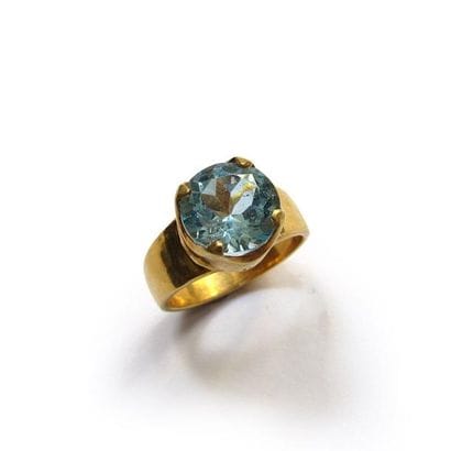 BAGUE en vermeil (925/°°), ornée d'une topaze...