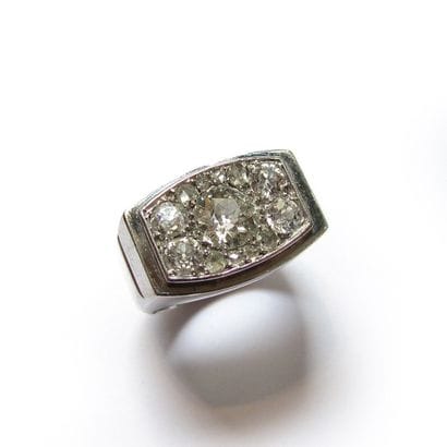 BAGUE chevalière en or gris 18k (750/°°)...